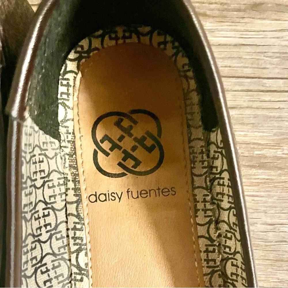 Daisy Fuentes, Sz 6.5 Brown Flats with Gold Medallions - Picture 2 of 5